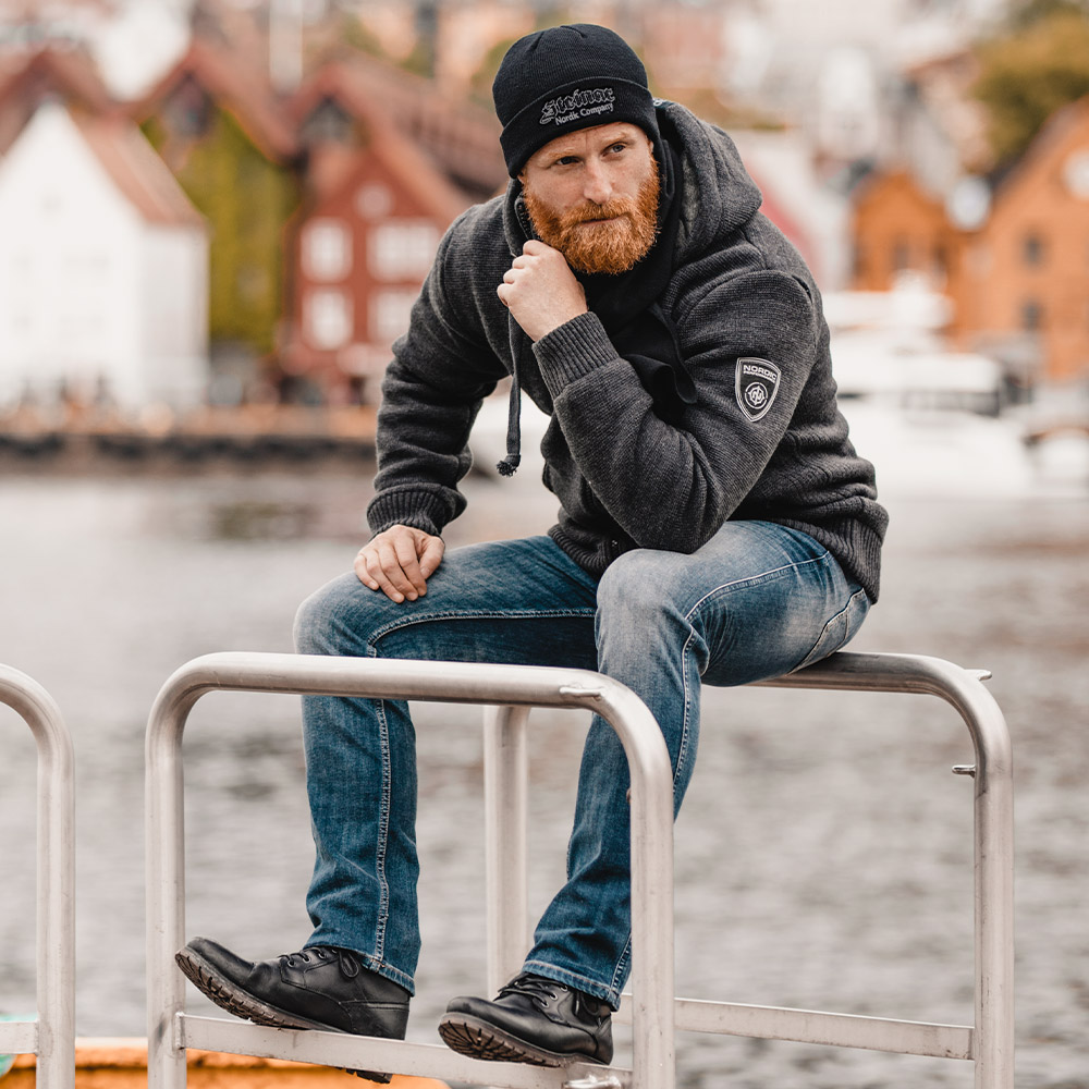 STRICKJACKE AVERØY