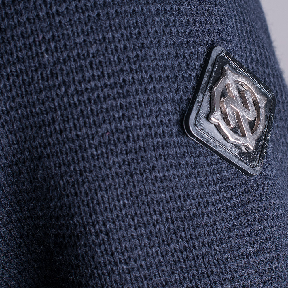 STRICKJACKE VÅLD