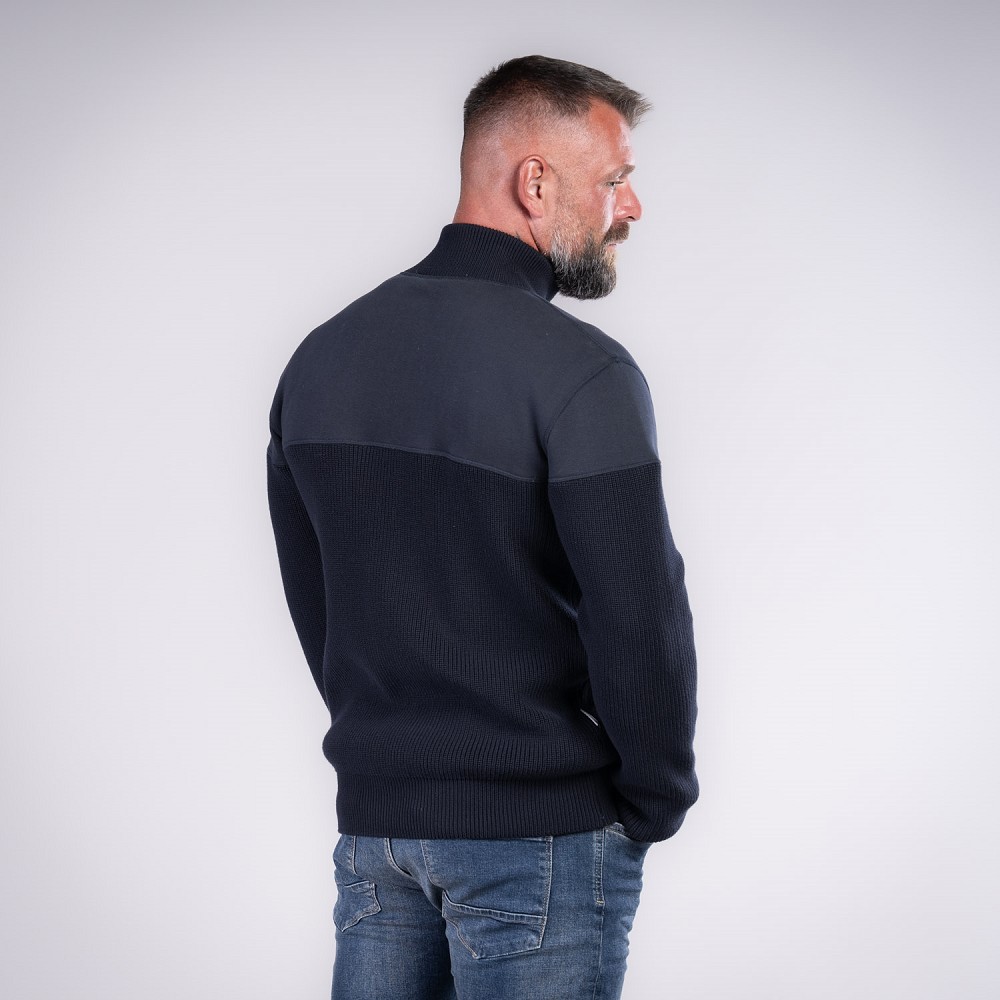 STRICKJACKE HILUR STRICKJACKE HILUR