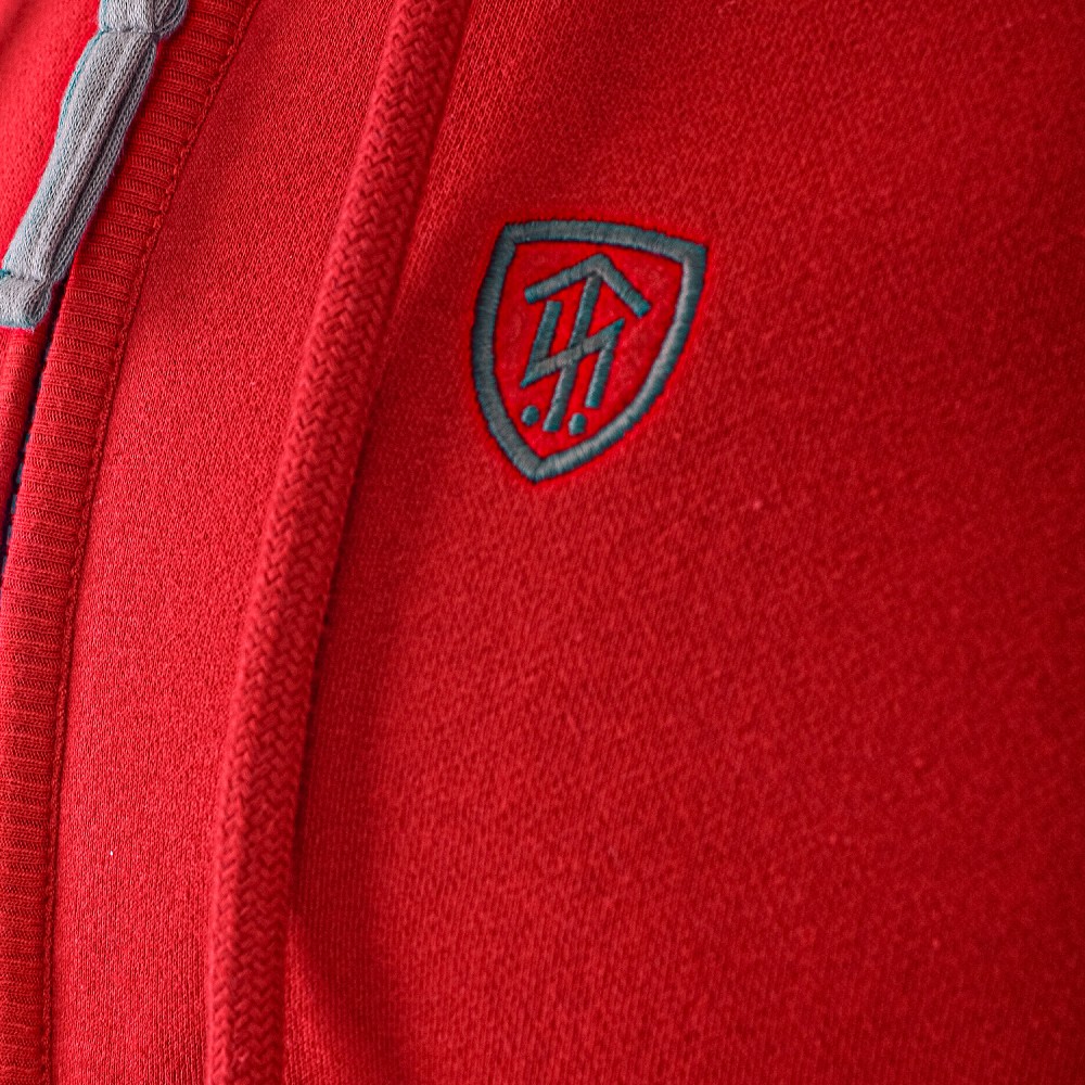 CHAQUETA CON CAPUCHA LEGENDARIA