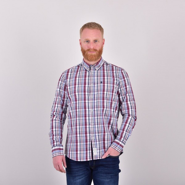 LH-S23-18568_Halvor_Studio_nah_front_rot_karo_25982